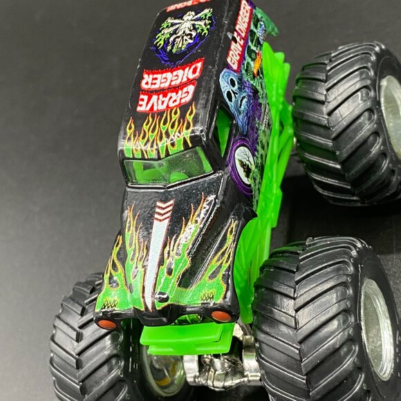 Hot Wheels Monster Jam Grave Digger 1:64 Diecast Monster Truck Black Green - Picture 13 of 13